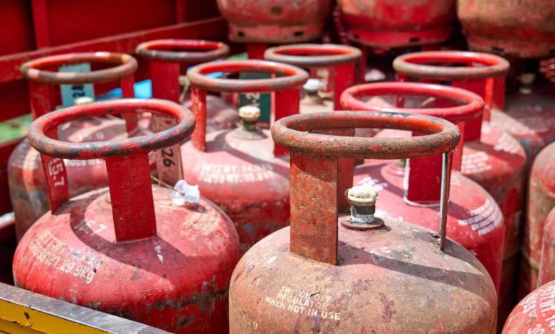LPG ग्राहकों के लिए सरकार की बड़ी चेतावनी! e-KYC को लेकर भूलकर भी न करें ये काम