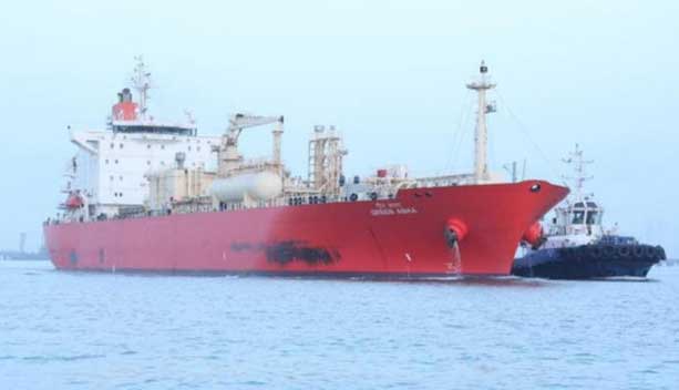 होर्मुज़ से भारत का बड़ा ऑपरेशन, 8 LPG जहाज़ बचाए, दुनिया में सबसे ज़्यादा रेस्क्यू! होर्मुज़ से भारत का बड़ा ऑपरेशन, 8 LPG जहाज़ बचाए, दुनिया में सबसे ज़्यादा रेस्क्यू!