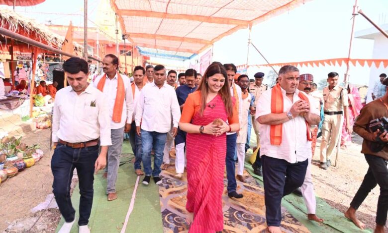 पर्यटन एवं संस्कृति मंत्री श्री राजेश अग्रवाल कवर्धा के जानकी वन धाम शिवालय में आयोजित प्राण-प्रतिष्ठा समारोह में हुए शामिल पर्यटन एवं संस्कृति मंत्री श्री राजेश अग्रवाल कवर्धा के जानकी वन धाम शिवालय में आयोजित प्राण-प्रतिष्ठा समारोह में हुए शामिल