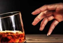शराब पीने वालों के पहले गुर्दे खराब होते हैं या लिवर? जानें किन लक्षणों से चलेगा पता