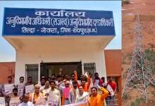 खरोरा मांठ :- हाई-वोल्टेज विवाद: 78 किसानों ने शारदा एनर्जी के बिजली टावरों का किया जमकर विरोध