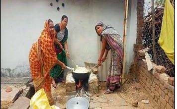 चावल पापड़ उद्योग से आत्मनिर्भरता तक विद्यावती बनीं ग्रामीण महिलाओं के लिए प्रेरणा