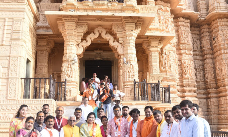 सोमनाथ स्वाभिमान सांस्कृतिक यात्रा दल लौटा, रायपुर रेलवे स्टेशन पर 1040 विशिष्टजनों का हुआ आत्मीय एवं भव्य स्वागत