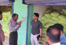 रायपुर : निजी गोदाम से सहकारी समिति की खाद जब्त