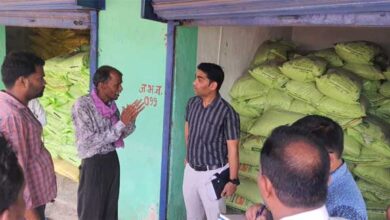 रायपुर : निजी गोदाम से सहकारी समिति की खाद जब्त