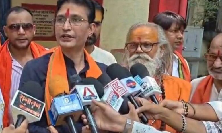 राष्ट्रीय संगोष्ठी में स्ट्रीट वेंडर्स की समस्याओं और समाधान पर होगा मंथन अलोक पांडे राष्ट्रीय अध्यक्ष फेरी, पटरी और ठेला व्यवसायी महासंघ