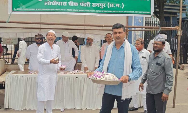 तपती गर्मी में राहत: प्रदेश मुस्लिम समाज कल्याण सोसायटी द्वारा रायपुर के कचहरी चौक पर छाछ वितरण