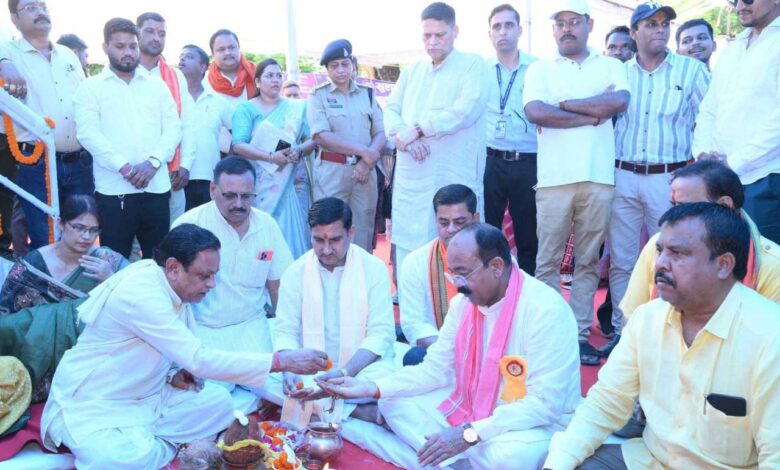 विकास की नई इबारत लिख रहा बिलासपुर, योजनाओं का लाभ अंतिम व्यक्ति तक पहुंचाना हमारी प्रतिबद्धता : केंद्रीय राज्य मंत्री तोखन साहू