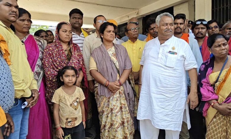मंदिर हसौद हत्याकांड को लेकर यादव समाज में भारी आक्रोश, निष्पक्ष जांच एवं कठोर कार्रवाई की मांग मंदिर हसौद हत्याकांड को लेकर यादव समाज में भारी आक्रोश, निष्पक्ष जांच एवं कठोर कार्रवाई की मांग