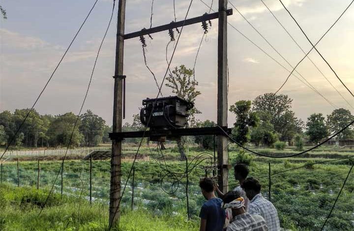 मुख्यमंत्री कैंप कार्यालय की त्वरित पहल से ग्राम बोड़ालाता में बहाल हुई बिजली व्यवस्था