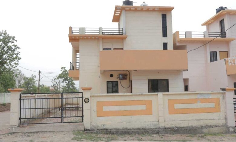 अटल विहार बना आदर्श आवासीय परिसर : पक्की सड़कें, आधुनिक आधारभूत सुविधाएं और हर आय वर्ग के लिए आवास