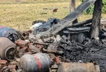 अवैध पटाखा फैक्ट्री में धमाका: इमारत ढही, कई लोग घायल, मलबे में फंसे लोगों की तलाश जारी