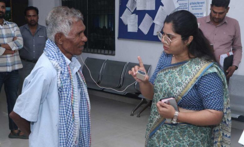 सुशासन तिहार बना बुजुर्गों का सहारा, 74 वर्षीय कोटवार को मिला श्रवण यंत्र
