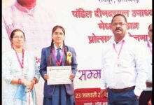 पुनर्मूल्यांकन के बाद आत्मानंद स्कूल पेंड्रा की आकृति साहू ने राज्य मेरिट में हासिल किया 8वां स्थान