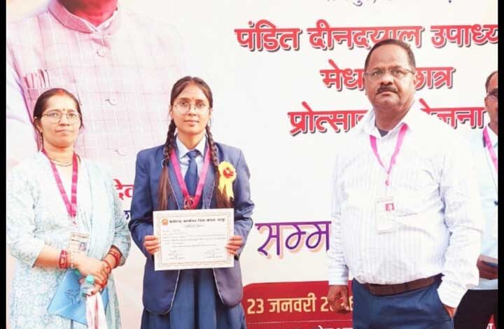 पुनर्मूल्यांकन के बाद आत्मानंद स्कूल पेंड्रा की आकृति साहू ने राज्य मेरिट में हासिल किया 8वां स्थान