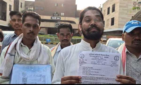 आबकारी अफसरों की प्रताड़ना से त्रस्त ‘राष्ट्रपति के दत्तक पुत्र’: 150 किमी दूर रायपुर पहुंचे बैगा आदिवासी; 7 दिन में कार्रवाई नहीं हुई तो प्रदेशभर में चक्काजाम की चेतावनी