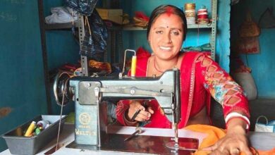 सुई-धागे से बदली तकदीर : श्रीमती विशाखा मंडल बनीं आत्मनिर्भरता की मिसाल