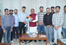 मुख्यमंत्री विष्णुदेव साय ने यूपीएससी प्रारंभिक परीक्षा में सफल ट्राइबल यूथ हॉस्टल के विद्यार्थियों से की मुलाकात