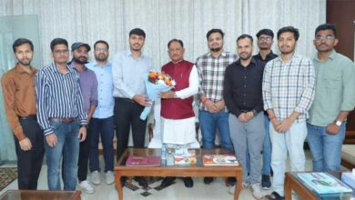 मुख्यमंत्री विष्णुदेव साय ने यूपीएससी प्रारंभिक परीक्षा में सफल ट्राइबल यूथ हॉस्टल के विद्यार्थियों से की मुलाकात