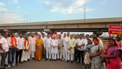 वाणिज्य एवं उद्योग मंत्री श्री लखनलाल देवांगन ने निर्माणाधीन सड़कों का किया निरीक्षण वाणिज्य एवं उद्योग मंत्री श्री लखनलाल देवांगन ने निर्माणाधीन सड़कों का किया निरीक्षण