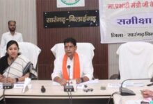 ​’अधिकारी-कर्मचारी जिम्मेदारी से काम करें, हर जरूरतमंद तक पहुँचे सरकारी योजनाएँ’ – मंत्री टंक राम वर्मा