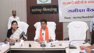 ​’अधिकारी-कर्मचारी जिम्मेदारी से काम करें, हर जरूरतमंद तक पहुँचे सरकारी योजनाएँ’ – मंत्री टंक राम वर्मा