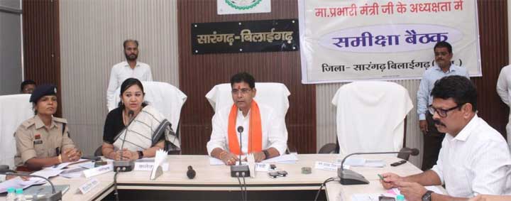 ​’अधिकारी-कर्मचारी जिम्मेदारी से काम करें, हर जरूरतमंद तक पहुँचे सरकारी योजनाएँ’ – मंत्री टंक राम वर्मा