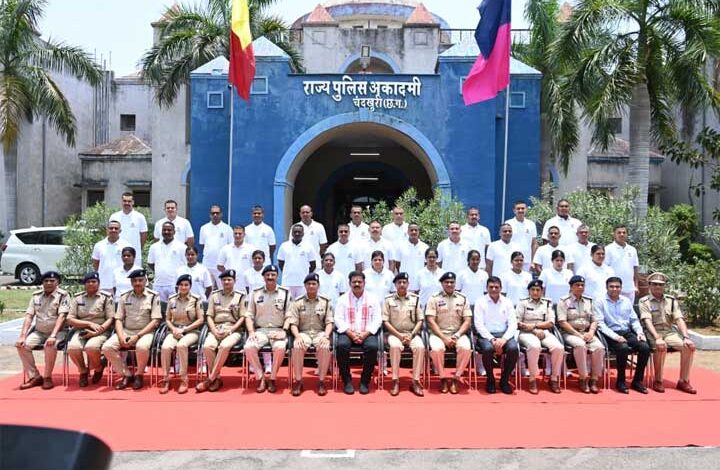 उप मुख्यमंत्री विजय शर्मा 33 प्रशिक्षु उप पुलिस अधीक्षकों के बुनियादी प्रशिक्षण सत्र शुभारंभ में हुए शामिल उप मुख्यमंत्री विजय शर्मा 33 प्रशिक्षु उप पुलिस अधीक्षकों के बुनियादी प्रशिक्षण सत्र शुभारंभ में हुए शामिल