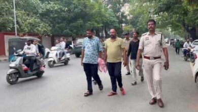 जो कल तक दिखाता था रौब, पुलिस की दबिश पड़ते ही निकली हेकड़ी; बंधक बनाकर मारपीट और लूटकांड में दो गिरफ्तार जो कल तक दिखाता था रौब, पुलिस की दबिश पड़ते ही निकली हेकड़ी; बंधक बनाकर मारपीट और लूटकांड में दो गिरफ्तार