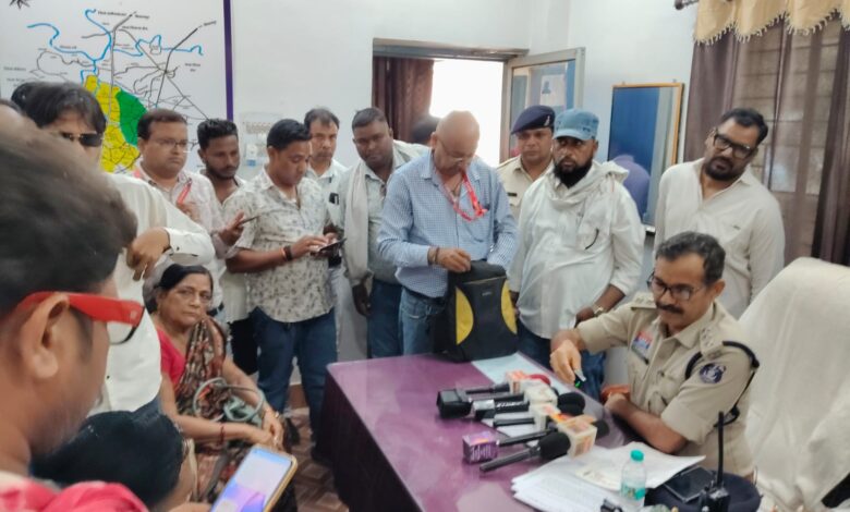 पत्रकार सुरक्षा कानून लागू करने सीपीएम ने सौंपा ज्ञापन, धरसींवा थाने तक किया पैदल मार्च।
