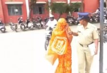 कोर्ट रूम में जज की कुर्सी पर महिला ने किया ऐसा काम, उड़ गए सबके होश