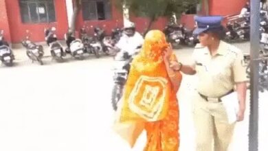 कोर्ट रूम में जज की कुर्सी पर महिला ने किया ऐसा काम, उड़ गए सबके होश