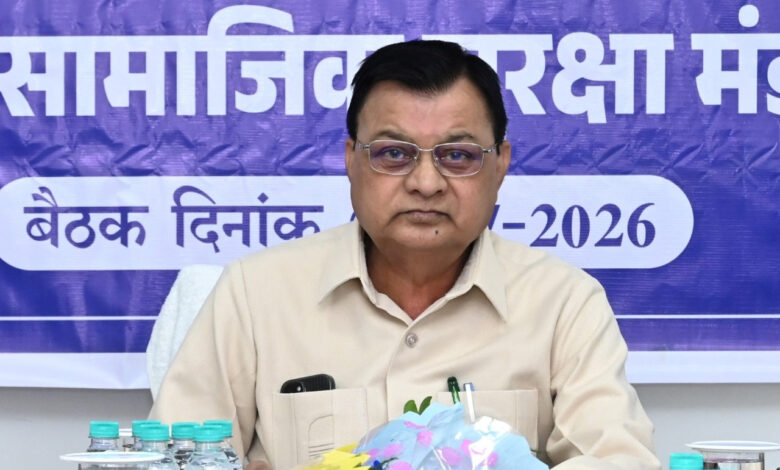 श्रम मंत्री की बैठक में बड़ा फैसला- असंगठित श्रमिकों के लिए बनेंगी नई योजनाएं श्रम मंत्री की बैठक में बड़ा फैसला- असंगठित श्रमिकों के लिए बनेंगी नई योजनाएं