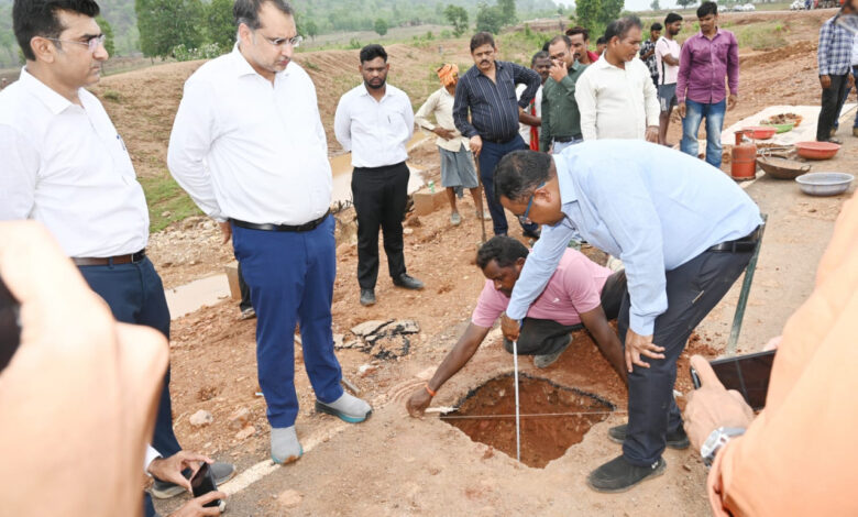 निर्माण कार्यों में मॉनीटरिंग और गुणवत्ता सुनिश्चित कराने में लापरवाही पर सहायक अभियंता और उप अभियंता को तत्काल निलंबित करने के निर्देश निर्माण कार्यों में मॉनीटरिंग और गुणवत्ता सुनिश्चित कराने में लापरवाही पर सहायक अभियंता और उप अभियंता को तत्काल निलंबित करने के निर्देश