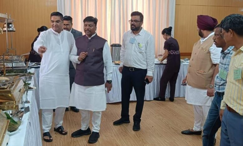 अबूझमाड़ का स्वाद पहुँचा विधानसभा- अरक चावल की महक से अबूझमाड़ का स्वाद पहुँचा विधानसभा- अरक चावल की महक से