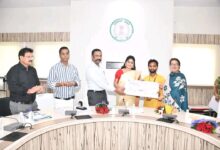 कलाकारों और साहित्यकारों के सम्मान-संवर्धन की दिशा में बड़ा कदम, संस्कृति विभाग ने वितरित किए सहायता एवं छात्रवृत्ति राशि के चेक