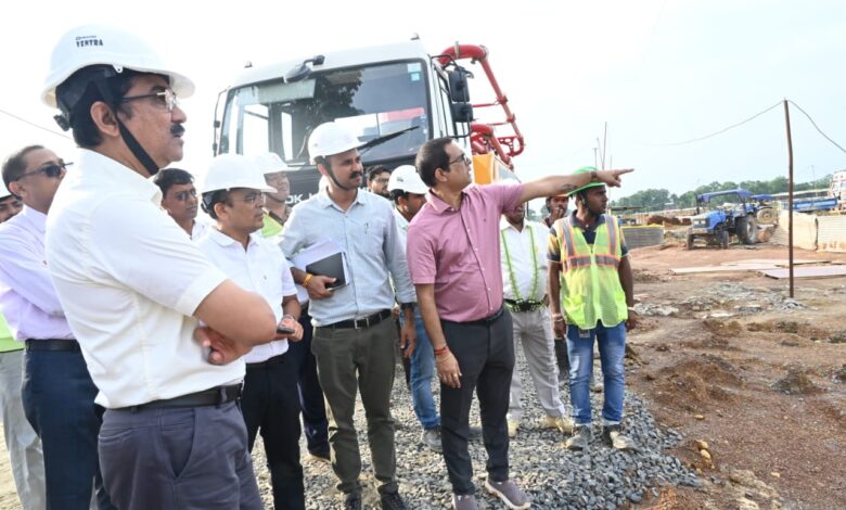 बिलासपुर संभागायुक्त ने निर्माणाधीन मेडिकल कॉलेज का किया निरीक्षण बिलासपुर संभागायुक्त ने निर्माणाधीन मेडिकल कॉलेज का किया निरीक्षण