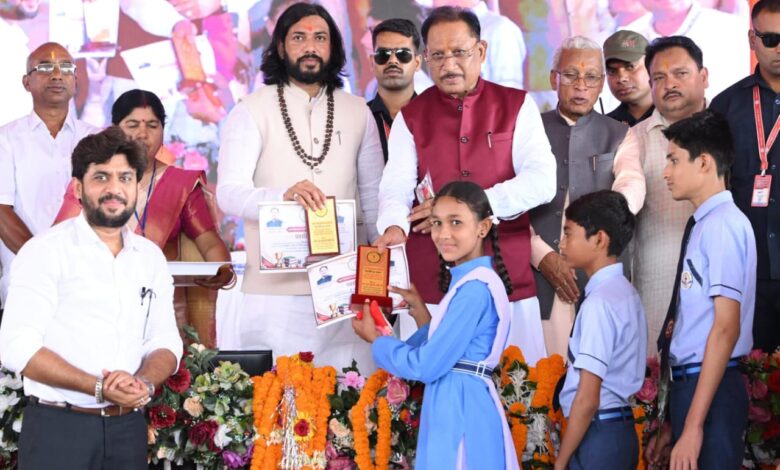 सुशासन के संकल्प को मिली नई मजबूती, आरंग विधानसभा को 128 करोड़ रुपये से अधिक के विकास कार्यों की सौगात सुशासन के संकल्प को मिली नई मजबूती, आरंग विधानसभा को 128 करोड़ रुपये से अधिक के विकास कार्यों की सौगात