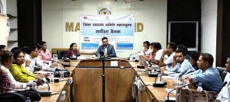 मानवीय संवेदना के साथ मरीजों का उपचार करें : कलेक्टर