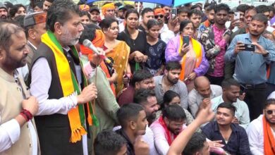 रायपुर में भाजपा का कांग्रेस के खिलाफ प्रदर्शन, बैरिकेडिंग तोड़ने पर पुलिस ने छोड़े आंसू गैस के गोले और वाटर कैनन