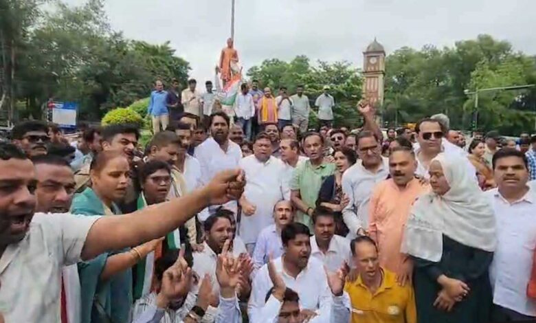 राहुल-प्रियंका के प्रदर्शन का छत्तीसगढ़ में असर, भाजपा-कांग्रेस आमने-सामने; वाटर कैनन से काबू में हालात