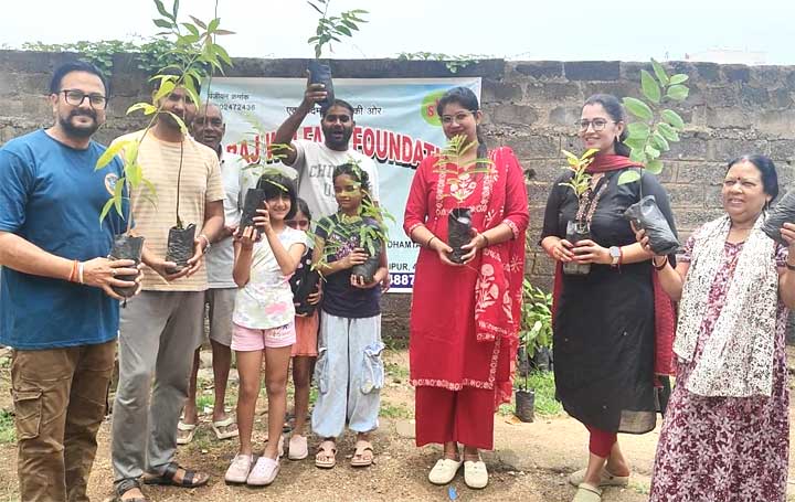 सोराज वेलफेयर फाउंडेशन द्वारा क्ले कैशल कॉलोनी में लगाए गए 50 पौधे एक पेड़ मां के नाम के तहत पेड़ों की रक्षा सुरक्षा का लिया गया संकल्प सोराज वेलफेयर फाउंडेशन द्वारा क्ले कैशल कॉलोनी में लगाए गए 50 पौधे एक पेड़ मां के नाम के तहत पेड़ों की रक्षा सुरक्षा का लिया गया संकल्प