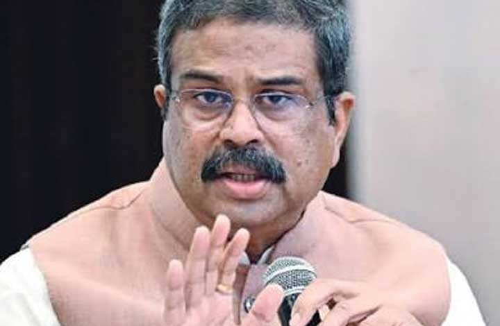 Breaking News: NEET विवाद का बड़ा असर, Dharmendra Pradhan ने दिया इस्तीफा, युवाओं के नाम लिखा पत्र
