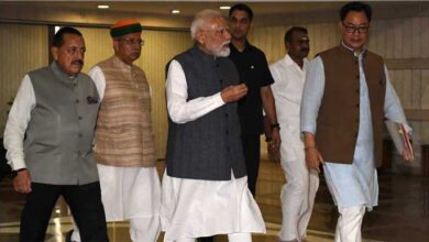 सरकार की पहली प्राथमिकता छात्रों का भविष्य सुरक्षित रखना : मोदी