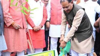 विधानसभा परिसर में ‘एक पेड़ मां के नाम 3.0‘ अभियान के तहत हुआ वृहद पौधरोपण : मुख्यमंत्री श्री विष्णुदेव साय और विधानसभा अध्यक्ष डॉ. रमन सिंह ने लगाया रुद्राक्ष का पौधा