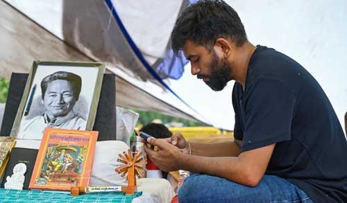सोनम वांगचुक से अनशन खत्म करने की अपील, अभिजीत दिपके बोले- आंदोलन को हम आगे बढ़ाएंगे सोनम वांगचुक से अनशन खत्म करने की अपील, अभिजीत दिपके बोले- आंदोलन को हम आगे बढ़ाएंगे
