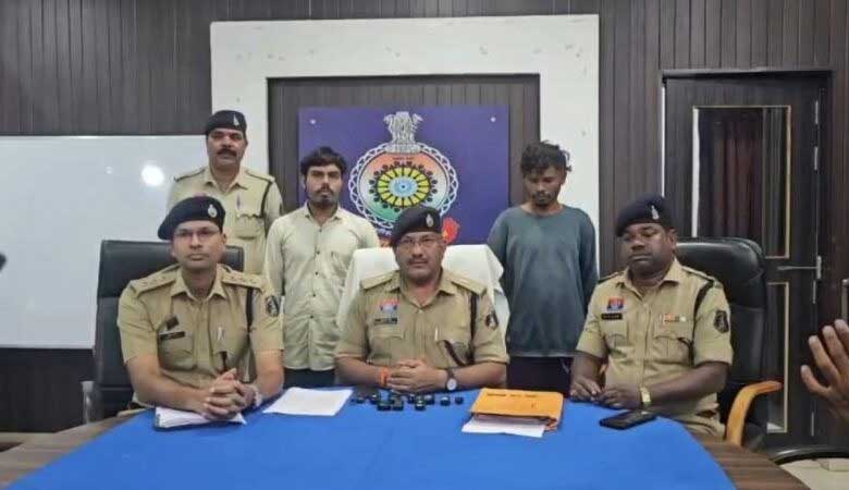 अंधे कत्ल की गुत्थी चंद घंटों में सुलझी, महिला की हत्या के मामले में 02 आरोपी गिरफ्तार