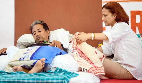 सफदरजंग अस्पताल पर भरोसा नहीं, कहीं और शिफ्ट करने की मांग की सोनम वांगचुक की पत्नी ने सफदरजंग अस्पताल पर भरोसा नहीं, कहीं और शिफ्ट करने की मांग की सोनम वांगचुक की पत्नी ने