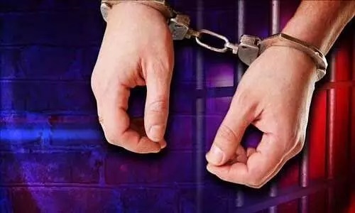 फर्जी सर्पदंश मुआवजा कांड का खुलासा, वकील-बैंककर्मी समेत 4 गिरफ्तार फर्जी सर्पदंश मुआवजा कांड का खुलासा, वकील-बैंककर्मी समेत 4 गिरफ्तार