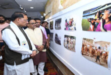 तस्वीरों ने ताजा कीं मुख्यमंत्री  विष्णुदेवसाय की पुरानी यादें : मुख्यमंत्री विष्णुदेव साय ‘दृश्य संवाद 2026’ के समापन समारोह में हुए शामिल